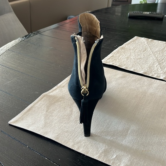 Adrienne Vittadini Size 10, low boot. Like new, barely worn - Picture 3 of 4